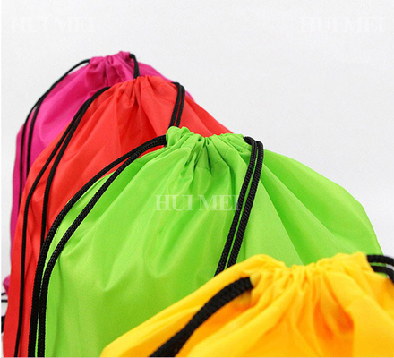 Logos Portable Carry Non Woven τσάντες Custom Printed Dust Shopping Κόκκινη τσάντα με κορδόνια